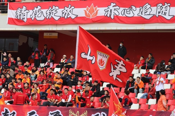 主場上萬名球迷的吶喊助威，給山東體彩女足征戰(zhàn)女超增添了能量與動力