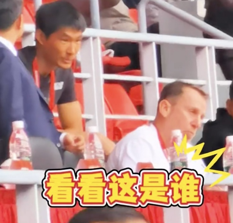 久爾杰維奇現(xiàn)身鹽城，現(xiàn)場(chǎng)觀看中國(guó)U22國(guó)足vs韓國(guó)